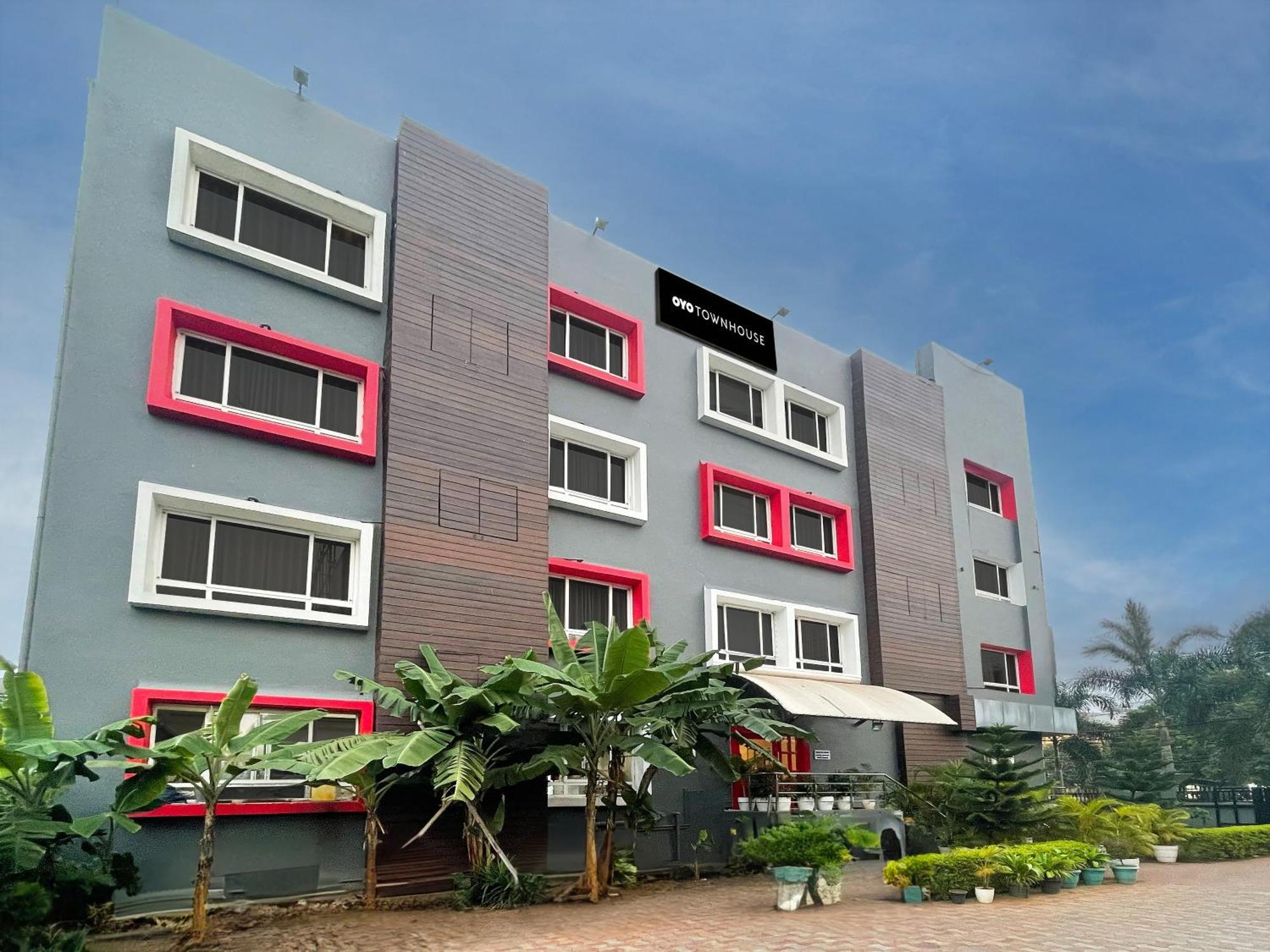 Super Townhouse Swain Heritage Бхубанешвар Екстериор снимка